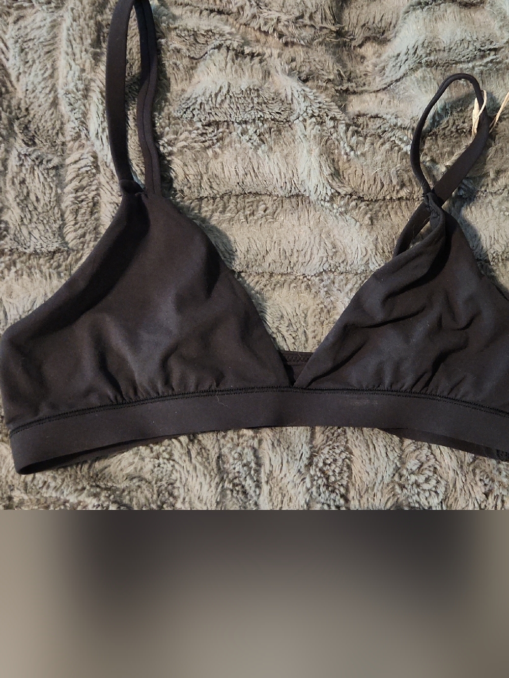 SKIMS Fits Everybody- S-Black Triangle Bralette-NWT